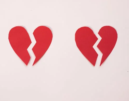 graphic of 2 broken hearts